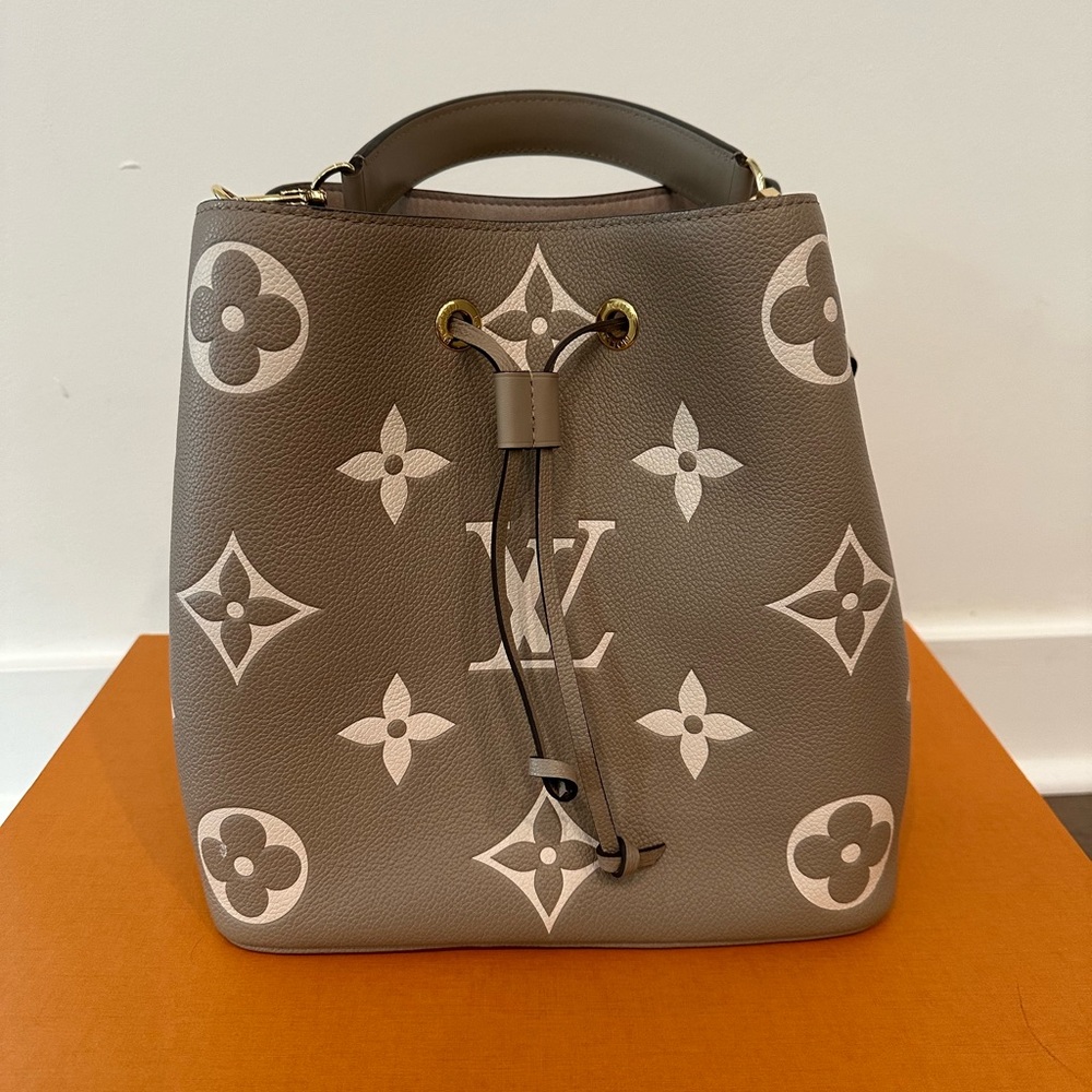 Authentic Louis Vuitton NeoNoe handbag bicolor monogram empreinte giant MM